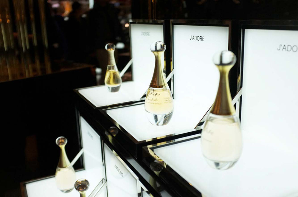 Interior Design for Dior beauty store perfume display j'adore